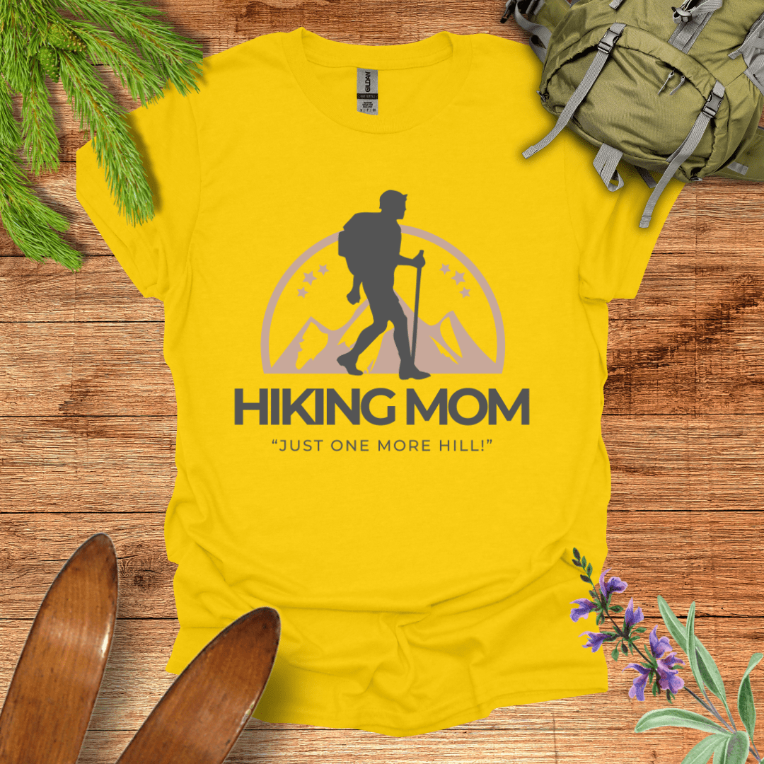 Hiking Mom T-Shirt Daisy / S